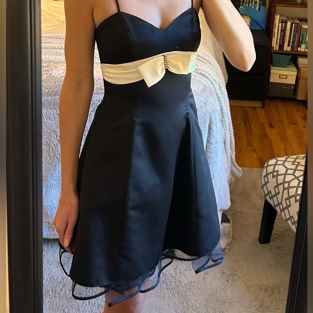 Semi-formal homecoming dress. Black with ivory sash.